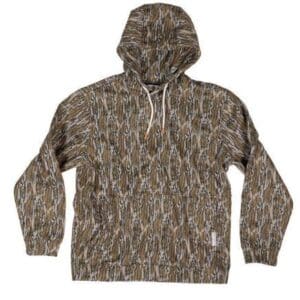 Camo-patterned hooded jacket with drawstrings.